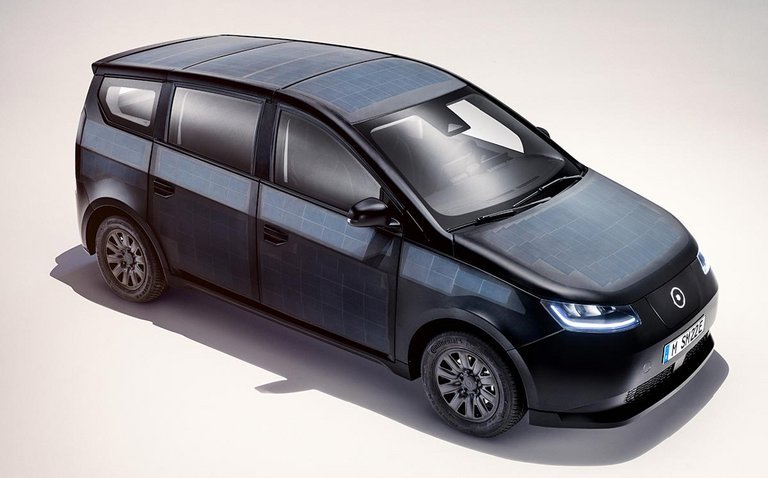 Sion Sono har solceller integreret i både taget, motorhjelmen og siderne af karrosseriet.