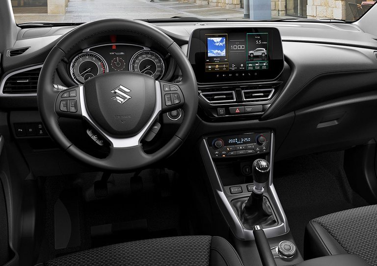 Suzuki S-Cross har fået nyt infotainment-system og større midterskærm. Instrumenthuset er stadig konventionelt med analoge visere.