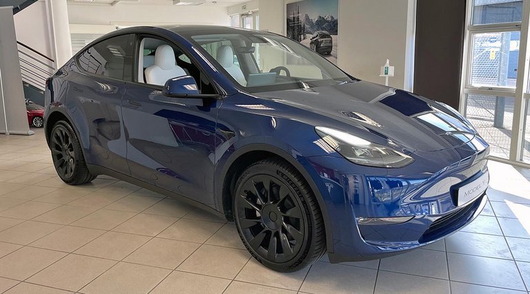 Tesla Model Y er en elektrisk SUV et halv nummer større end Audi Q4.