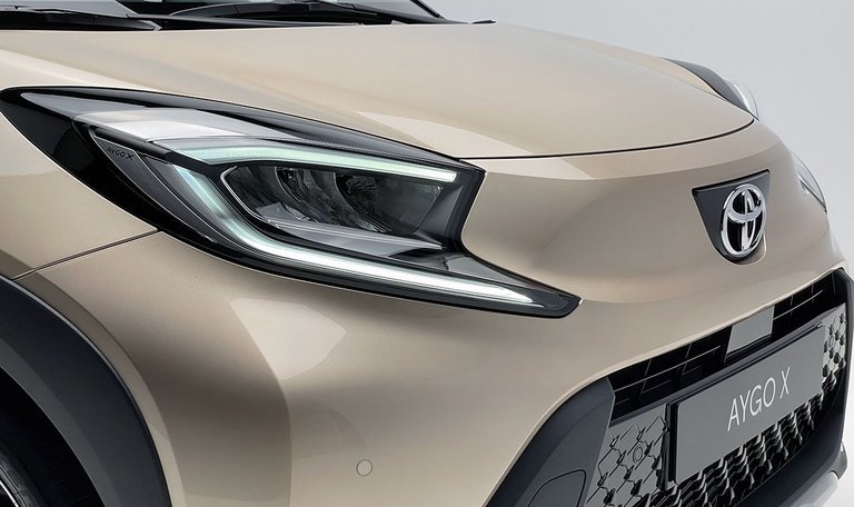 Toyota Aygo har LED-lygter i de dyrere udgaver. Ellers må man nøjes med halogen.