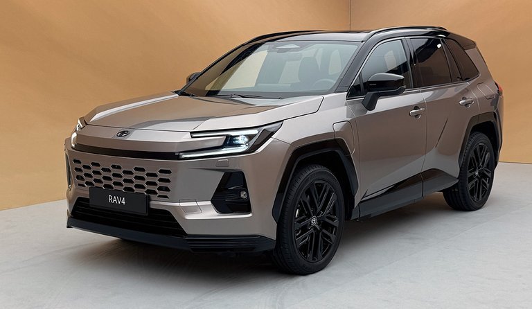 Toyota RAV4 skråt forfra.