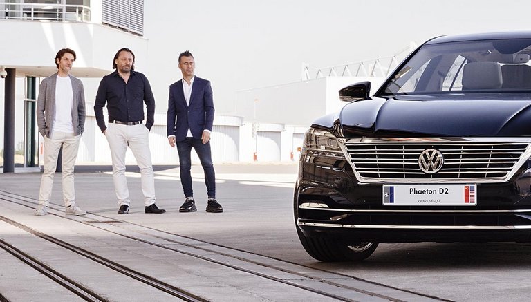 Tre chefdesignere fra VW, som også var i firmaet i 2015. Det er Tfra venstre mod højre omasz Bachorski, Jozef Kaban, Marco Pavone. 