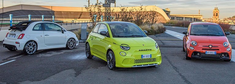 Abarths nuværende modelprogram består af særlige versioner af den klassiske Fiat 500 samt nu også af den elektriske 500.