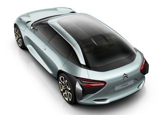 Citroën Cxperience har et yderst markant design og blander sedan med fastback-stil. Fotos: Citroën