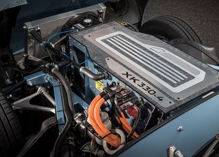 Benzinmotoren er erstattet af en elmotor, og benzintanken er skiftet ud med et batteri. Ejere af en E-Type kan få sin bil ombygget hos Jaguar på lignende vis.