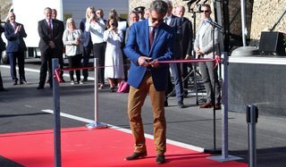 Kronprins Frederik har indviet sin første motorvej. Det er da også et projekt i kongeklassen med sit budget på 6,6 mia. kr. Fotos: Torben Arent 