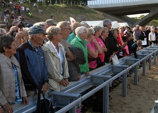 Omkring 10.000 deltog i motorvejsindvielsen, anslår Vejdirektoratet.