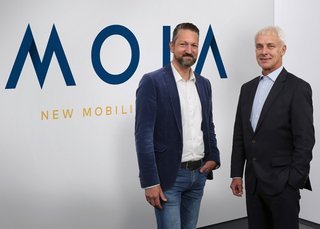 Chefen for nystartede Moia er Ole Harms, Til højre Volkswagens koncernchef Matthias Müller. Foto: Volkswagen