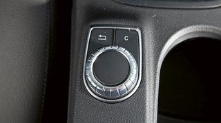 Mercedes B knap