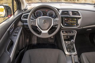 Suzuki S-Cross kabine