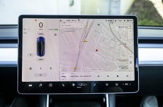 Stor skærm i Tesla Model 3