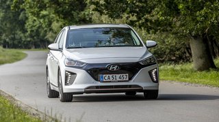 Hyundai Ioniq set forfra