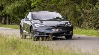 Tesla Model S forfra
