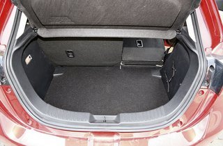 Mazda 2 bagagerum