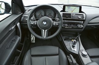 BMW M2 kabine