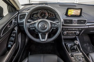 Mazda 3 kabine