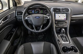 Ford Mondeo Hybrid kabine