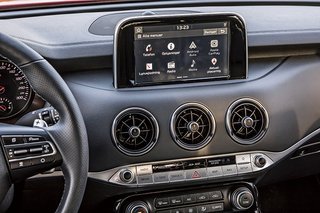 Ottetommers skærmen har navigation med live trafikmeldinger fra TomTom, Apple CarPlay (Android Auto når det kommer til Danmark) og alt, hvad du i dag ønsker dig fra en medieskærm.