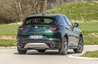 Alfa Romeo Stelvio set bagfra