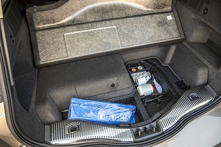 Lille kælder under bagagerummet i Ford Mondeo hybrid