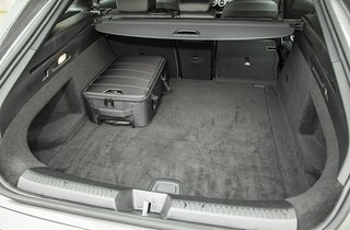 Mercedes-Benz CLA bagagerum med lastekant
