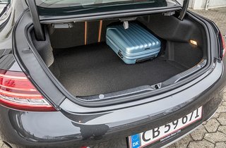 Bagagerummet o Mercedes C-klasse Coupé er ikke let at komme til.