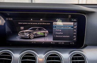 Mercedes E300de skærm