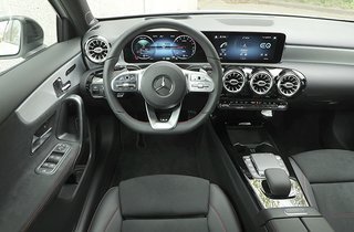 Mercedes-Benz A250 e kabine