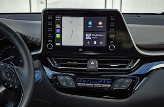 Der er både Apple CarPlay og Android Auto på skærmen nu, og godt det samme da navigation ikke er standard på topversionen. 