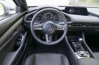 Mazda 3 kabine