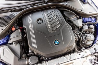 Her ses den seks-cylindrede motor i BMW M240i