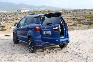 Ford Ecosports bagklap åbner til siden