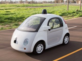 Googles Firefly fra 2014 var begyndelsen for selvkørende biler og blev i vide kredse opfattet som tegn på, at helt selvkørende biler var lige om hjørnet.