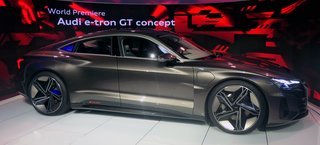 Audi E-Tron GT er næsten fem meter lang.