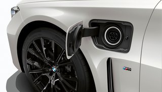 BMW 7-serie nu med strømstik.