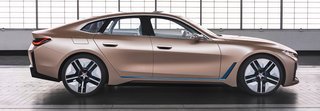 BMW Concept i4 er en firedørs coupé.