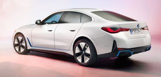 BMW i4 er en firedørs coupé. En benzin- og diseldrevet model med samme karrosseri kommer også.