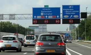 Fartgrænsen på hollandske motorveje er nu maks. 100 km/t. i dagtimer.