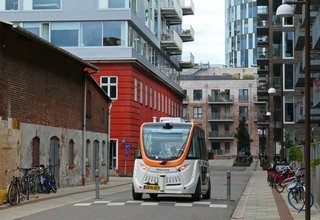 Den førerløse bus, der er alene på sin rute, betjener det nye Aarhusgadekvarter i Københavns Nordhavn.