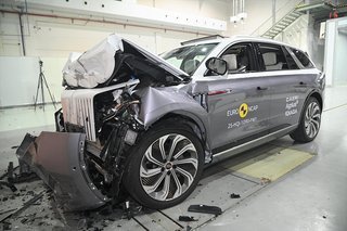 Smadret front af Hongqi E-HS9 efter crashtest