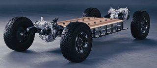 Batterikassen i Hummer EV er meget tyk - omkring 45 cm. Der kan være op til 200 kWh energi i batteriet.