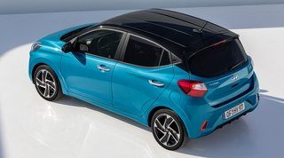 Hyundai i10 er nu på vej i en ny generation. Tofarvet lakering bliver en del af nyhederne. 