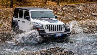 Jeep Wrangler har bevaret sine offroad-egenskaber i plugin-hybrid-udgaven og fås også i Rubicon-udførelse, der er Jeeps mest terrængående varianter.  