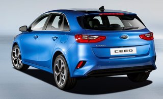 Kia Ceed femdørs bagfra.