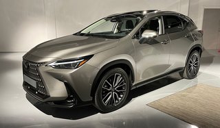 Lexus NX er en mellemstor SUV i premium-klassen og skal især konkurrere mod Audi Q5, BMW X3, Mercedes-Benz GLC og Volvo XC60.