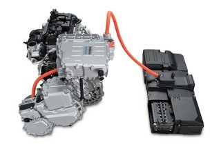 Sådan er teknikken i E-Power. En benzinmotor og en elmotor er bygget sammen med en generator imellem. Et litium-ion-batteri fungerer som buffer og kan gemme bremseenergi.
