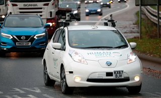 Nissan satte verdensrekord ved at lade en selvkørende Nissan Leaf køre fra Cranfield til Sunderland i England. En rute på i alt 368 km, der blev tilbagelagt efter særlig tilladelse fra de engelske myndigheder.