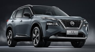 X-Trail har mere krom i fronten end Qashqai, men er ellers mere anonym. Fronten kan dog blive justeret i en europæiske udgave.