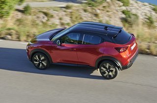 Nissan Juke med farvet tag