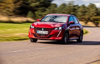 Peugeot 208 blev danskernes foretrukne bil i 2020. 300 af dem er batteridrevne.